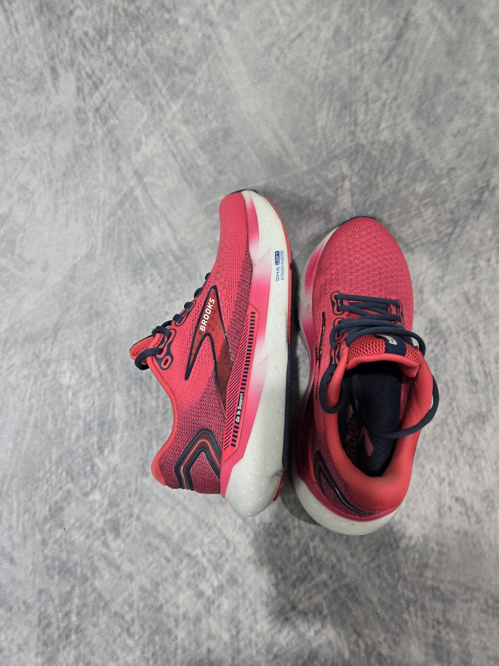 Brooks Glycerin 21 running shoes in a "Raspberry/Estate Blue" colorway - Picture 4 of 6